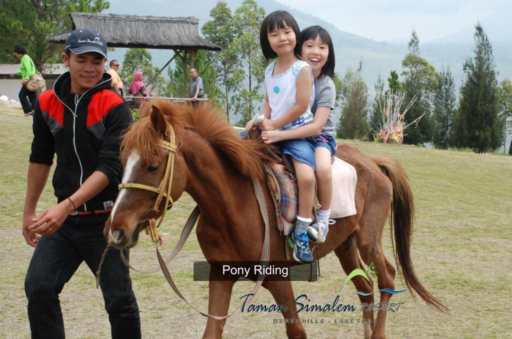 Taman Simalem Resort Tongging Exterior photo
